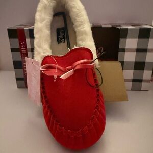 ASHLEY BLUE Cozy Luxe Women’s Slippers - Red Faux Fur Comfort (Size 9)